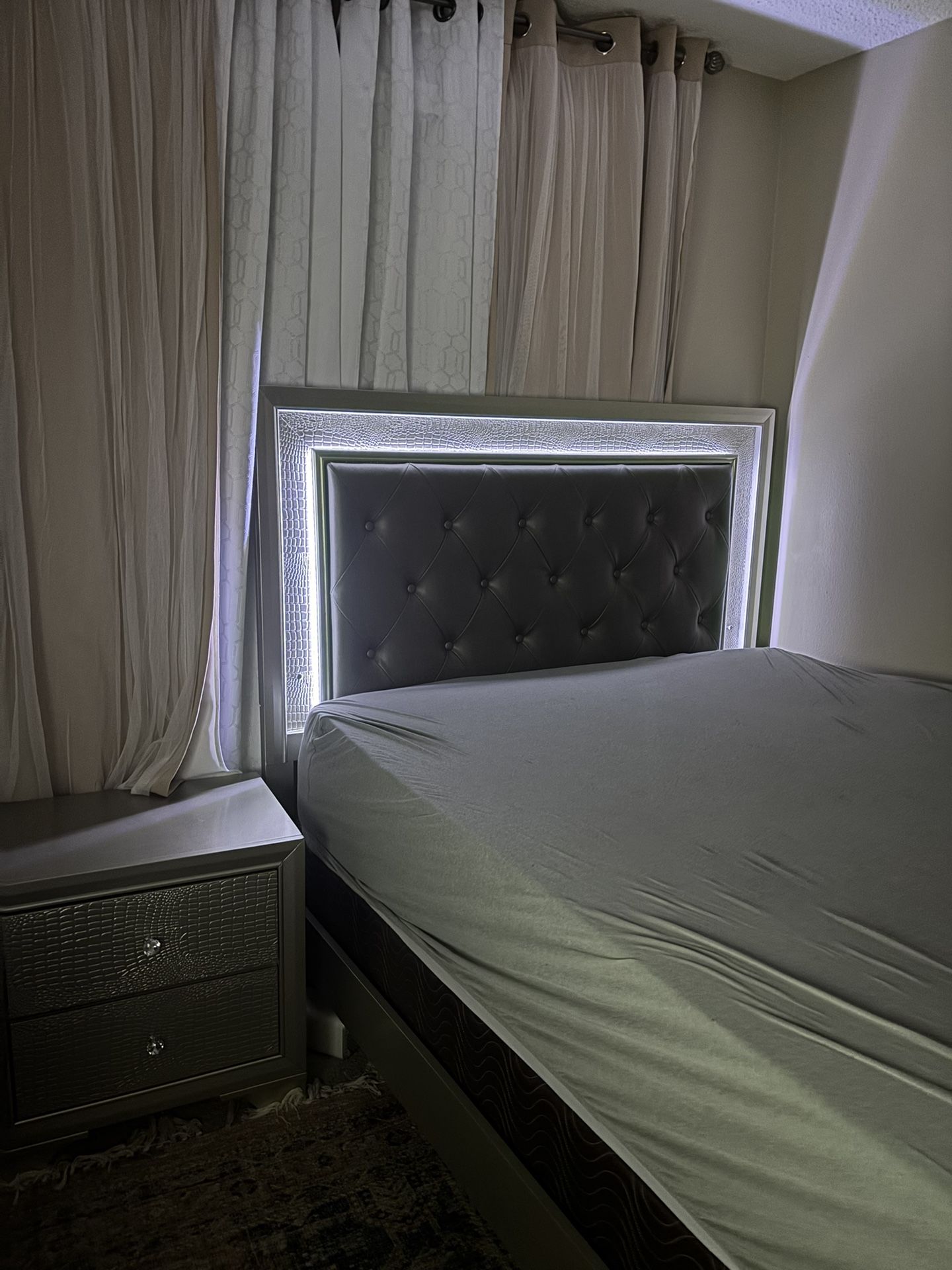 Queen Bedroom Light Up Set