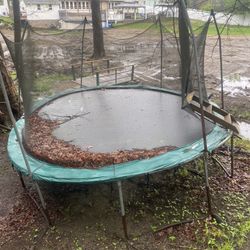 Free Trampoline 