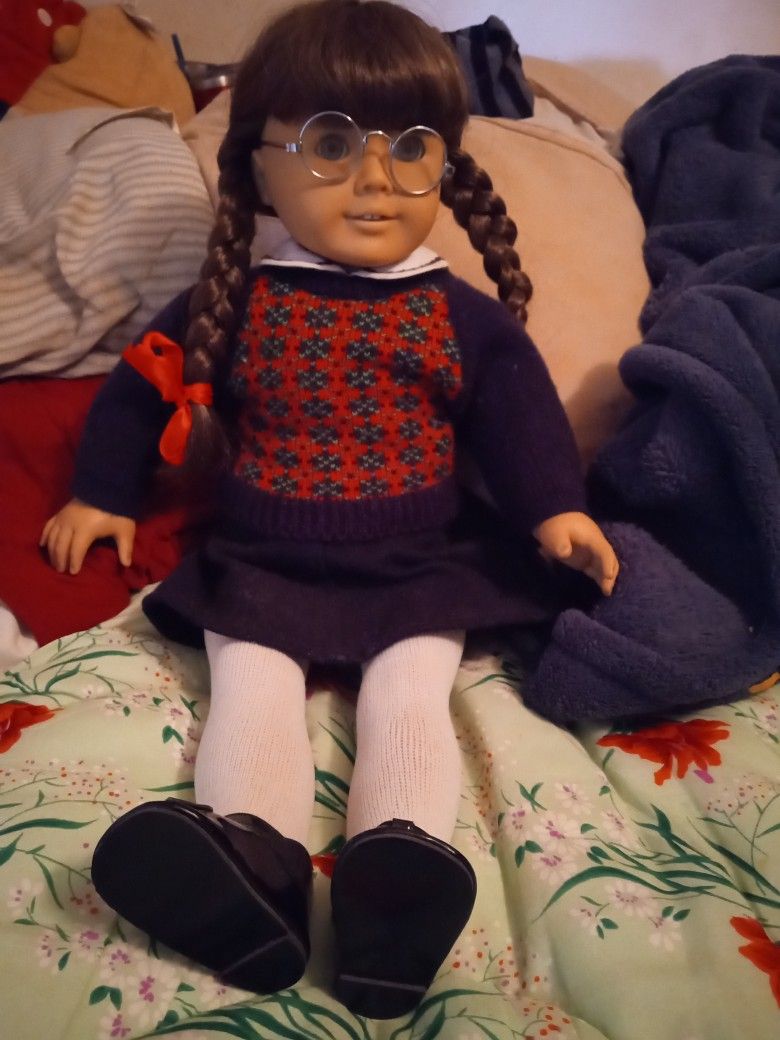 An Original Molly American Girl Doll.  One Of The Four Original. With Outfit And Glasses. 