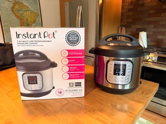 Instant Pot DUO60 V3 6-Qt 7 in 1 - Never used