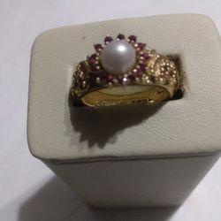 14K Gold Pearl And Ruby Ring Size 6 And 1/2 Use