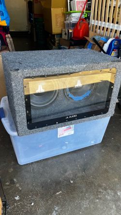 Speaker box for 10 inch woofers
