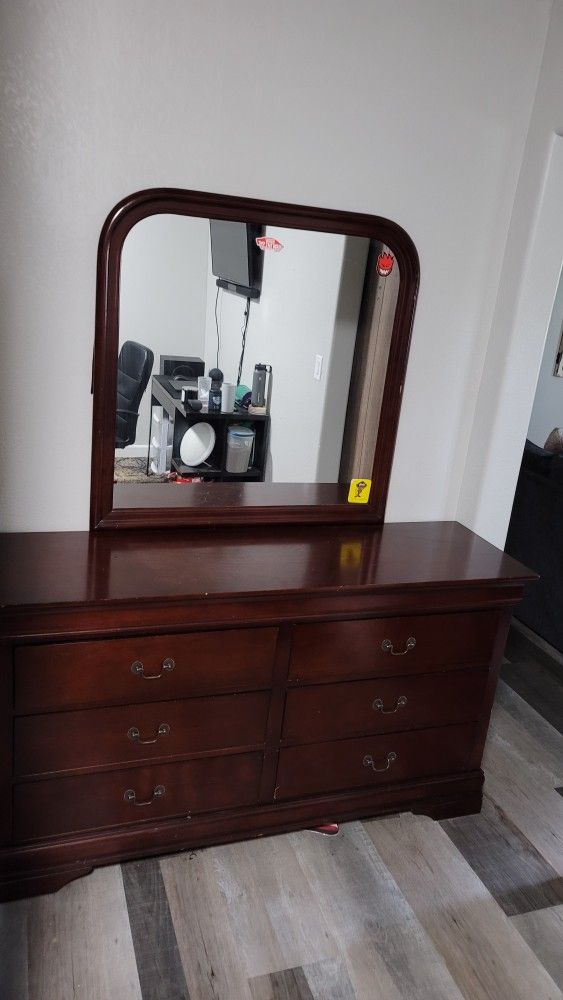 Dresser