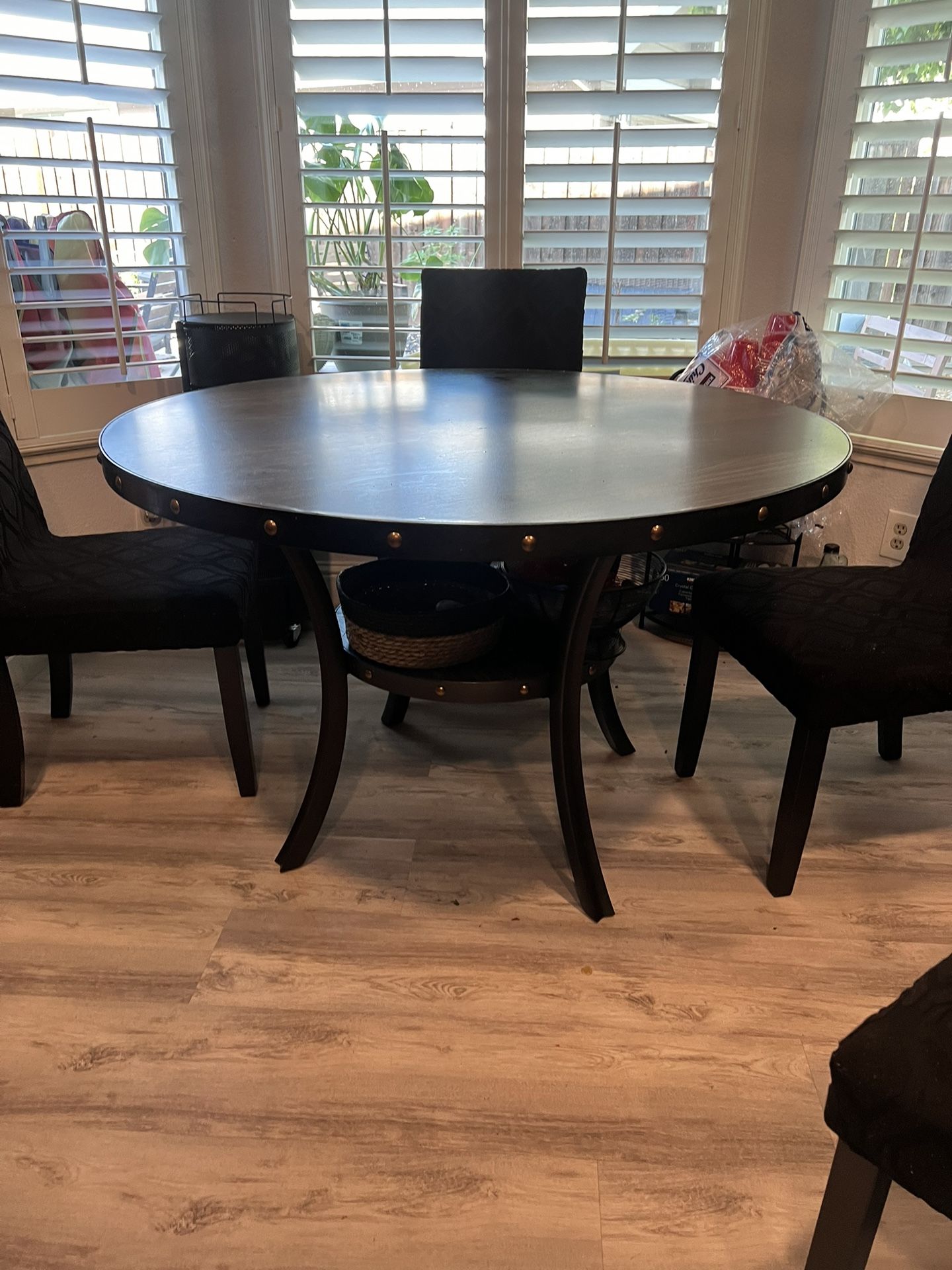 Dinning Table And Four Chairs 