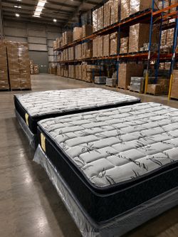 Queen regular mattress and box