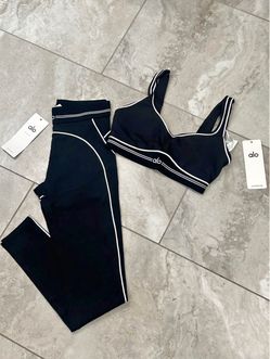 Alo Small Black Women’s 2-Piece Workout Set