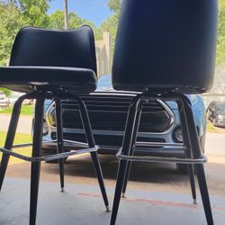 (2) Black High chairs/Bar Stools On Swivel Legs