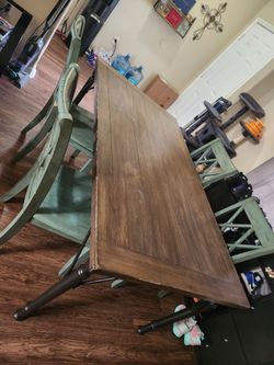 Farmhouse table w/ chairs
