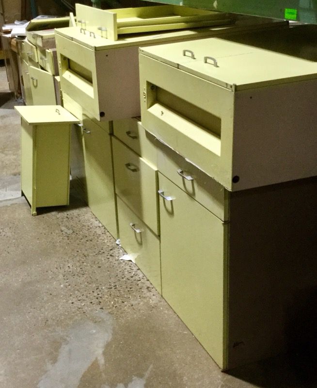 10 Piece Green Metal Cabinet