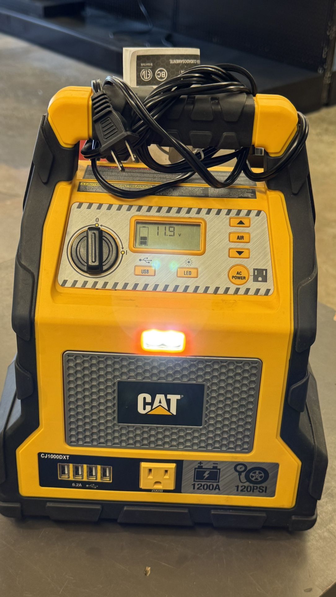 CAT Power station 1200 peak amp jump starter tire compressor power inv no trades pick up in Tacoma FIRM PRICE