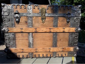 RARE ORNATE DETAILING ANTIQUE STEAMER TRUNK 1(contact info removed)