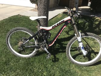 KHS DH 300 medium downhill mountain bike for Sale in Rancho