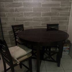 Dinning Table And Chairs 