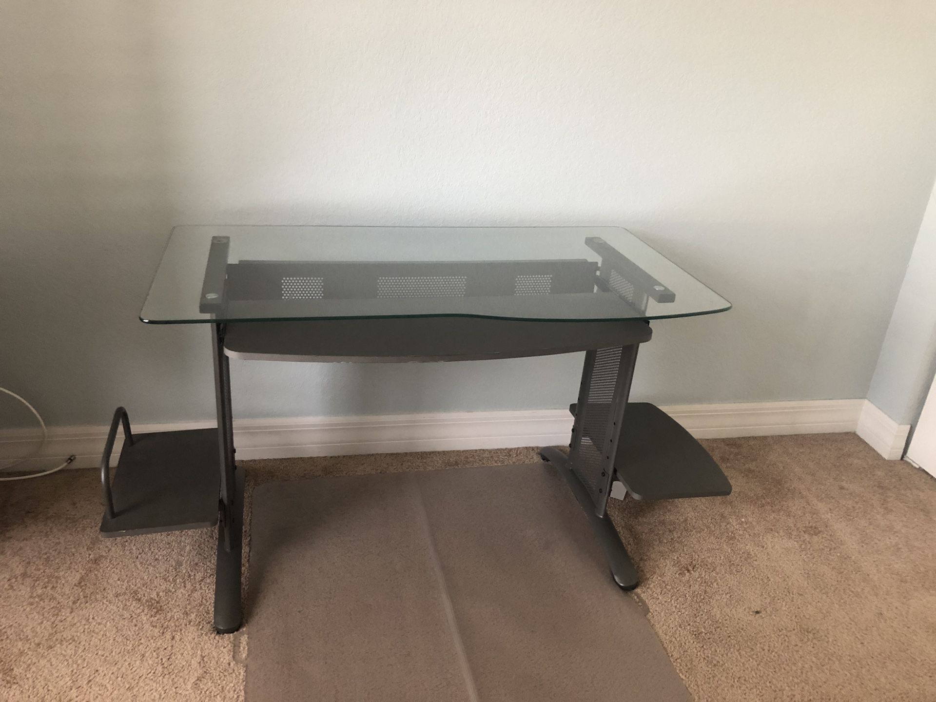 Computer desk w/ mat included