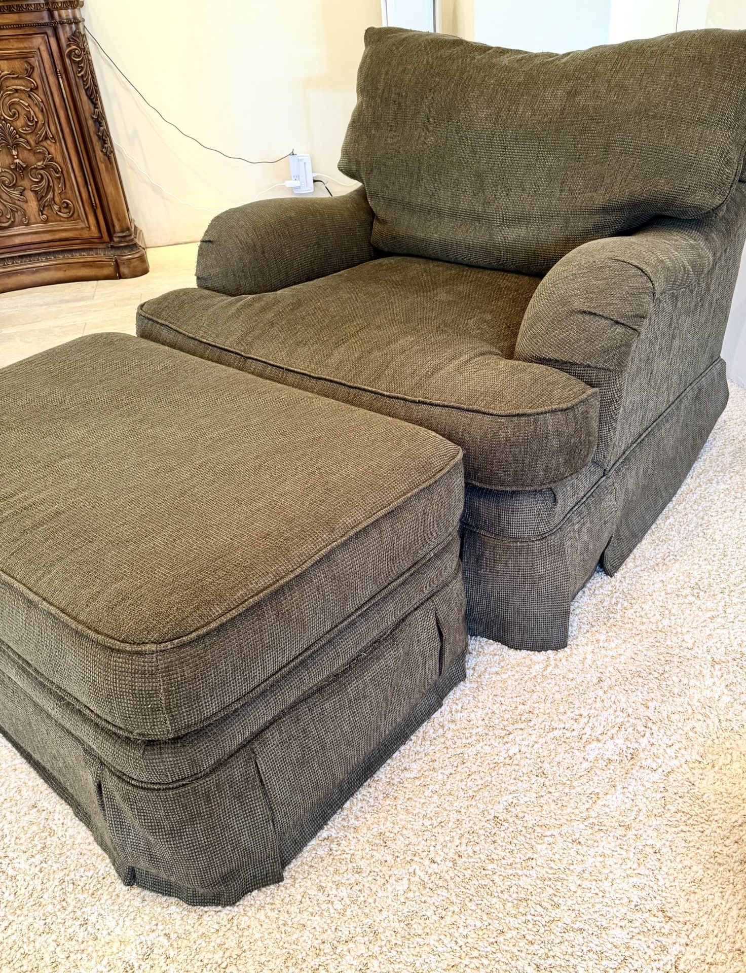 Green Oversized Chair and Matching Ottoman (2 Pieces)