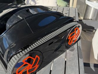 Pool cleaner robot