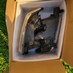 2011 Toyota Tundra Headlights