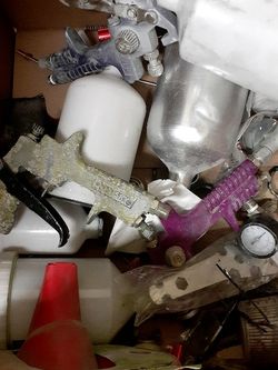 spraypaint guns and accesories