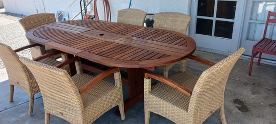 Gloster Teak Table And Chairs