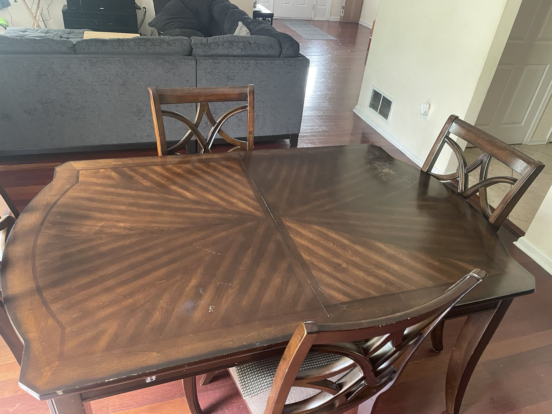 Dining room Table & 6 Chairs