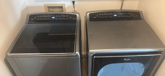 Large Whirlpool Washer & Dryer Set