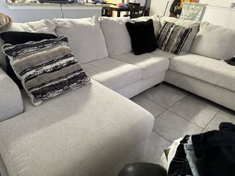 Cambri 2-Piece Sectional with Chaise