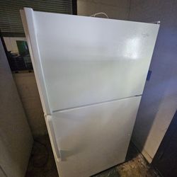 21 Cubic Ft Whirlpool Refrigerator 