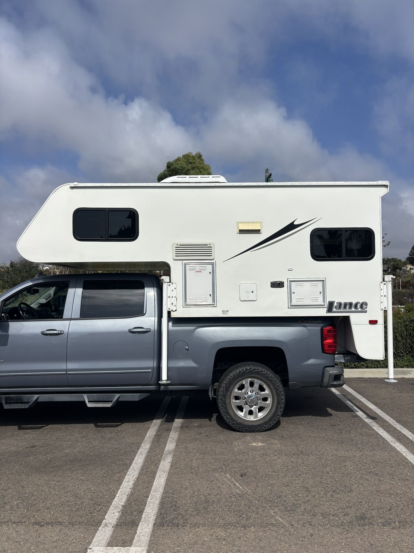 2008 Lance 805