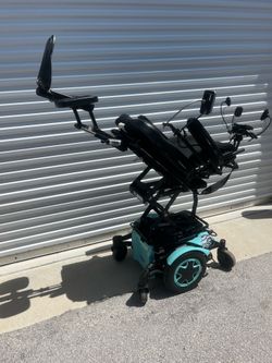 Invacare 2018 TDX SP2 complex rehab chair with premium head array controls and attendant joystick $4000 Fully tested and in excellent condition. Ever