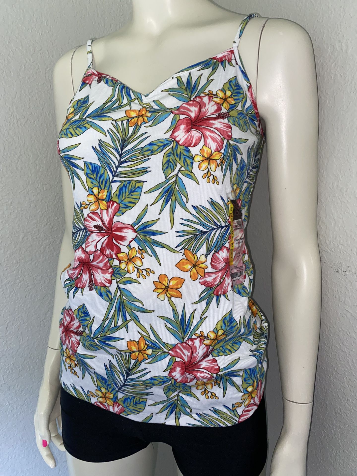 No Boundaries Tank Top Size L