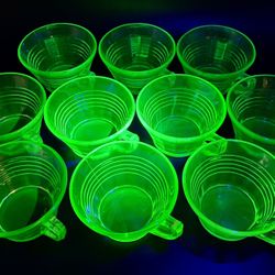 Set of 10 Vintage Circle Anchor Hocking Green Uranium Glass Tea Cups