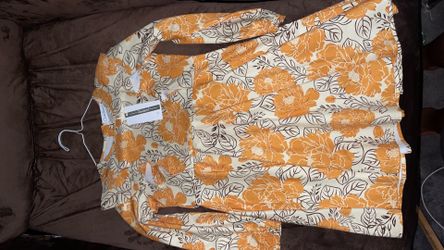 Girls dress casual.
