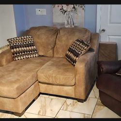 Sofa and love sit in very good condition 