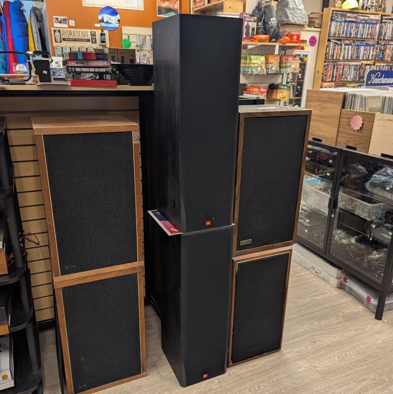 JBL MRV308 Speakers