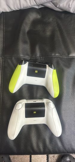Selling Xbox controllers because I’m switching to play station