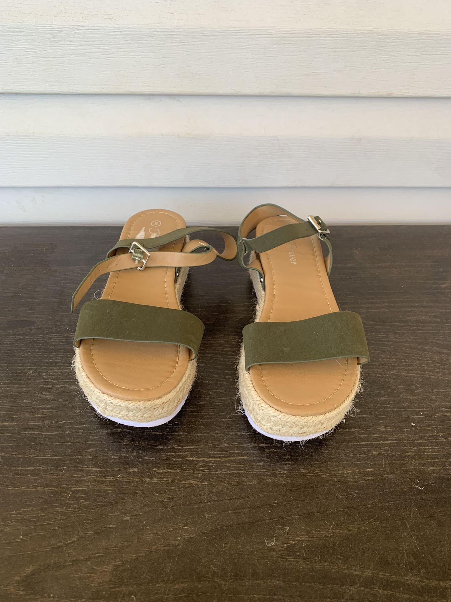 sandals size 8
