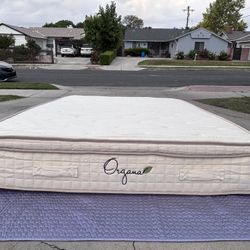 $270 OBO LIKE NEW WAYFAIR ORGANA LUXURY 12" QUEEN MATTRESS