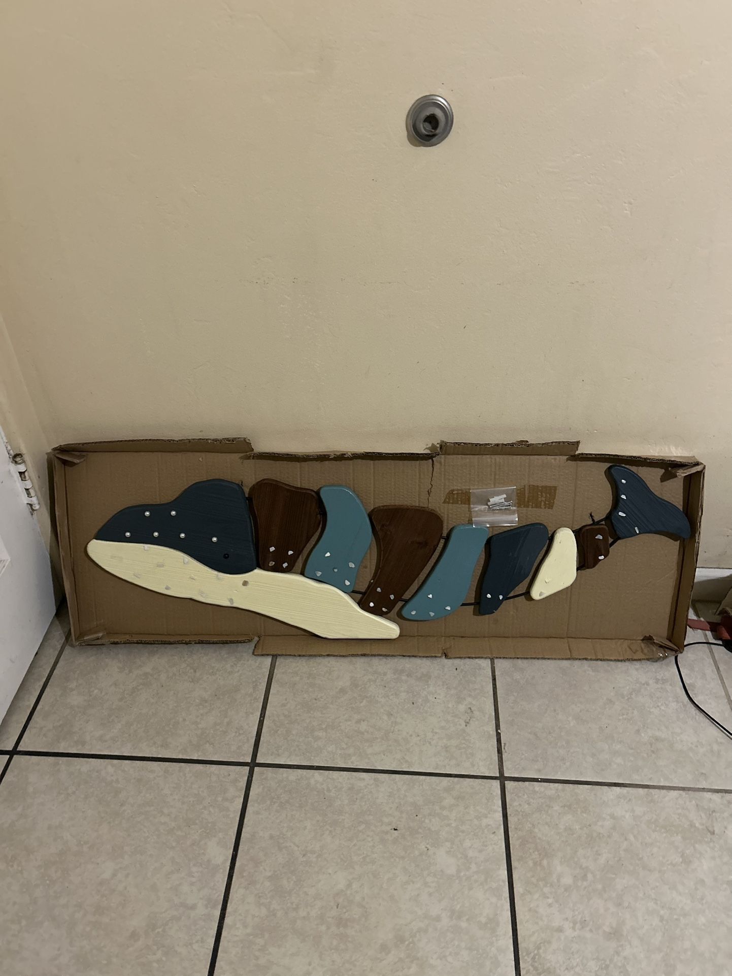 Stylish Wall Décor Piece – Easy to Hang