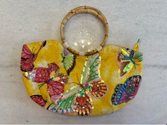 Resort bag with butterfly print