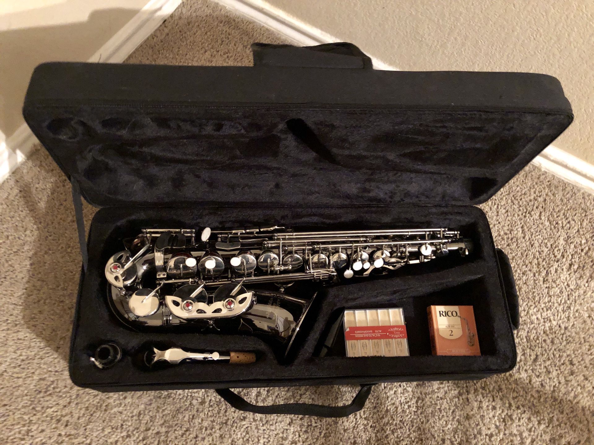 Glory nickel alto saxophone with Yamaha 4C mouthpiece and extra Rico reeds