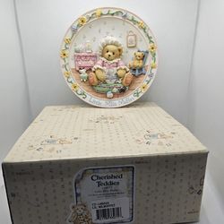 New Cherished Teddies plate 3D Limited Bear decor miss muffet nursery girl baby

MIN CONDITION,  STORED IN THE BOX, COMES WITH ORIGINAL PACKAGING
3D d