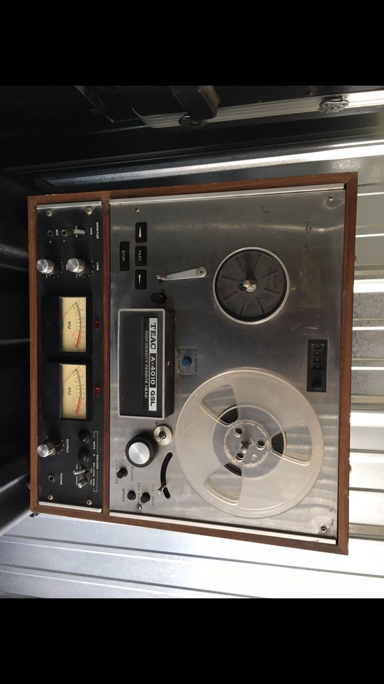 Akia Vintage Reel To Reel Tape player. Excellent condition works perfect