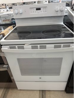 Ge glass top electric stove in perfect condition