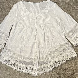 Solitaire Women’s 1X White V-Neck 3/4 Sleeve Button-Up Crochet Blouse Top