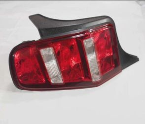LOW PEICE Ford Mustang Tail Lights Factory Ford OEM