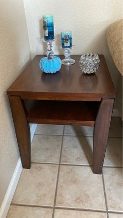 End table without decorations