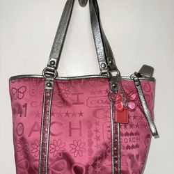 Coach Poppy Y2K Pink Bandana Glitter Tote Hand Bag Silver Butterfly Satchel VTG   Preowned and in good condition. Berry pink sateen fabrics and shiny 