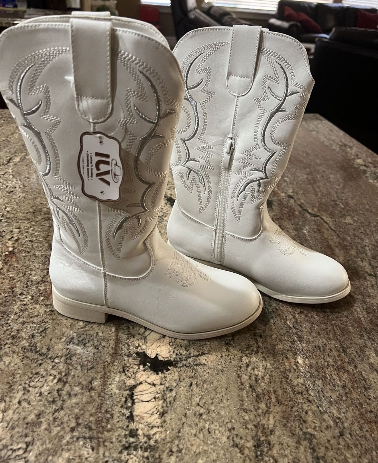 NEW IUV White Western Cowboy Boots Girls Cowgirls UK size 3 US SIZE 5 Foot Length Is 9.5 Inches Everyday Or Halloween