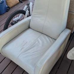 Eq2 Karbon Swivel & Rocking Chair. Gray Leather 