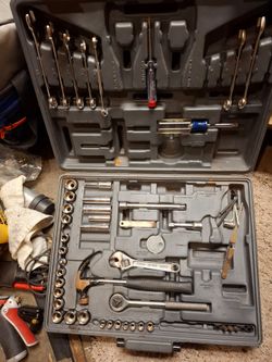 LARGE LOT OF MECHANICS TOOLS AND EQUIPMENT - HAND TOOLS, SHOP CARTS, TELESCOPING OIL DRAIN ETC $155 OBO